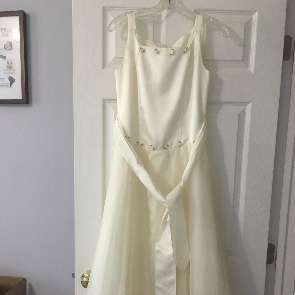 Beautiful cream colored girls size 14 gown dress